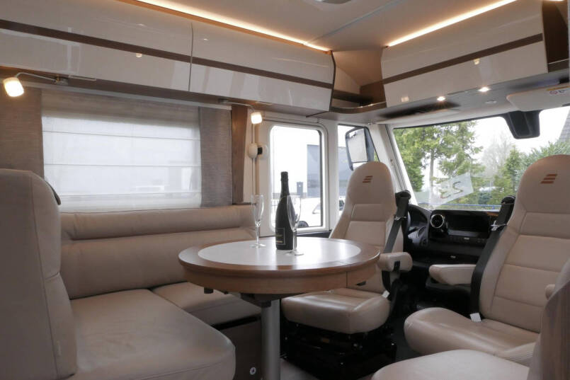 Hymer BML-I 790 MasterLine | Queensbed | Bovenkastjes | Mercedes | Levelsysteem | 25