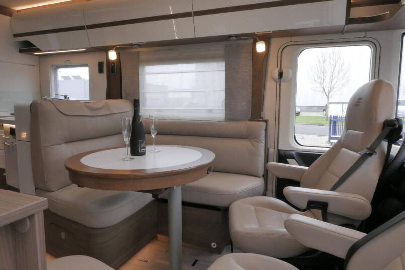 Hymer BML-I 790 MasterLine | Queensbed | Bovenkastjes | Mercedes | Levelsysteem | 26