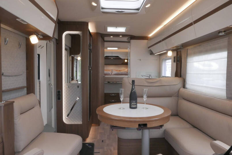 Hymer BML-I 790 MasterLine | Queensbed | Bovenkastjes | Mercedes | Levelsysteem | 29