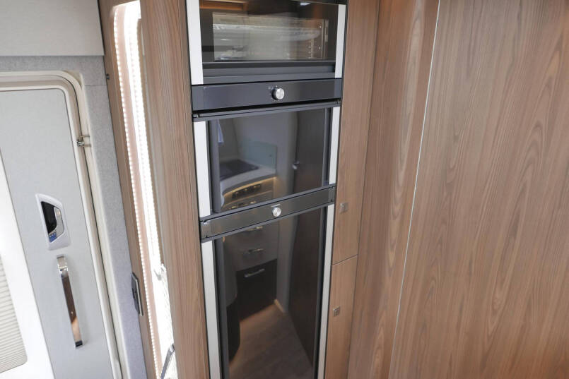 Hymer BML-I 790 MasterLine | Queensbed | Bovenkastjes | Mercedes | Levelsysteem | 33