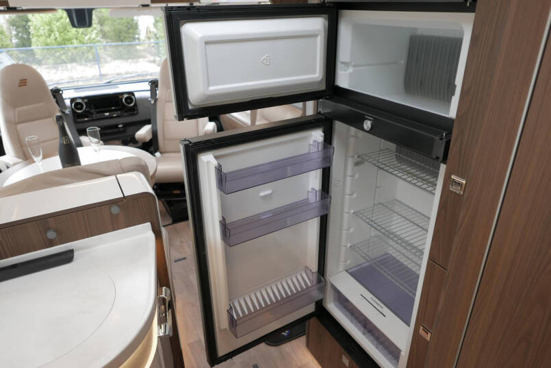 Hymer BML-I 790 MasterLine | Queensbed | Bovenkastjes | Mercedes | Levelsysteem | 35