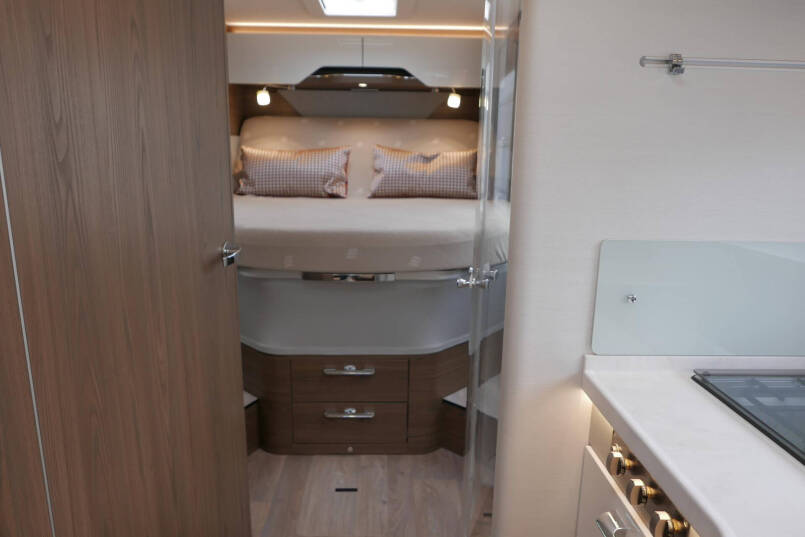 Hymer BML-I 790 MasterLine | Queensbed | Bovenkastjes | Mercedes | Levelsysteem | 40