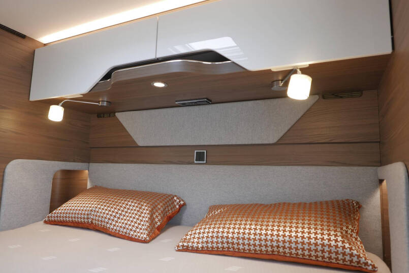 Hymer BML-I 790 MasterLine | Queensbed | Bovenkastjes | Mercedes | Levelsysteem | 44