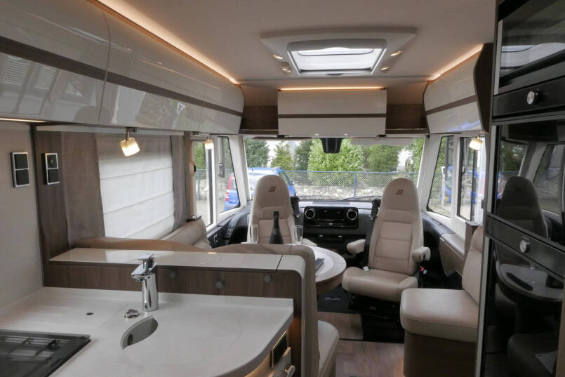 Hymer BML-I 790 MasterLine | Queensbed | Bovenkastjes | Mercedes | Levelsysteem | 53