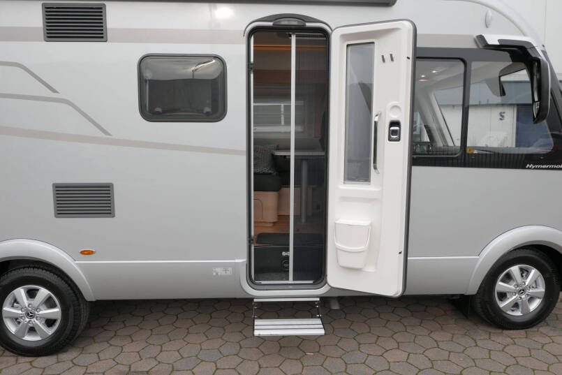 Hymer BMC-I 580 | 2022 | Bovenkatjes | 4430 kg |  XXL bed | 170 pk automaat | Mercedes-Benz | 15