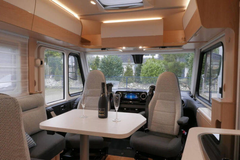 Hymer BMC-I 580 | 2022 | Bovenkatjes | 4430 kg |  XXL bed | 170 pk automaat | Mercedes-Benz | 24