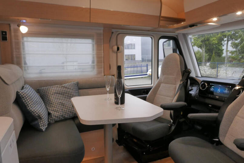 Hymer BMC-I 580 | 2022 | Bovenkatjes | 4430 kg |  XXL bed | 170 pk automaat | Mercedes-Benz | 26