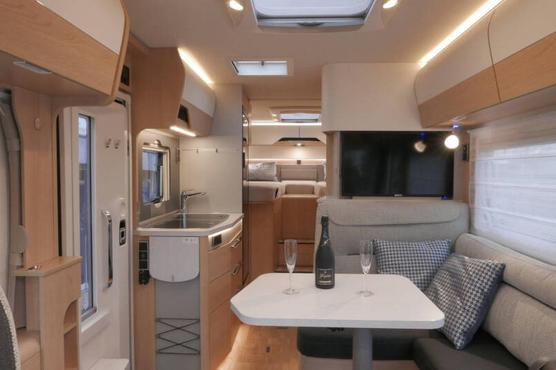 Hymer BMC-I 580 | 2022 | Bovenkatjes | 4430 kg |  XXL bed | 170 pk automaat | Mercedes-Benz | 30