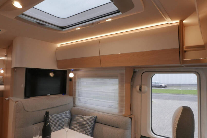 Hymer BMC-I 580 | 2022 | Bovenkatjes | 4430 kg |  XXL bed | 170 pk automaat | Mercedes-Benz | 31