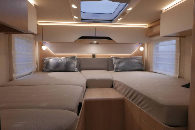 Hymer BMC-I 580 | 2022 | Bovenkatjes | 4430 kg |  XXL bed | 170 pk automaat | Mercedes-Benz | 39