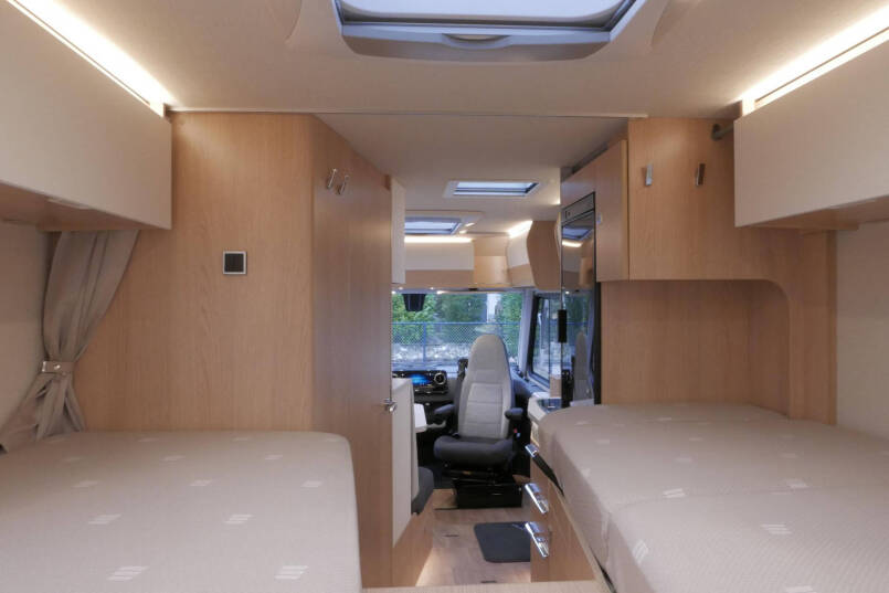 Hymer BMC-I 580 | 2022 | Bovenkatjes | 4430 kg |  XXL bed | 170 pk automaat | Mercedes-Benz | 43