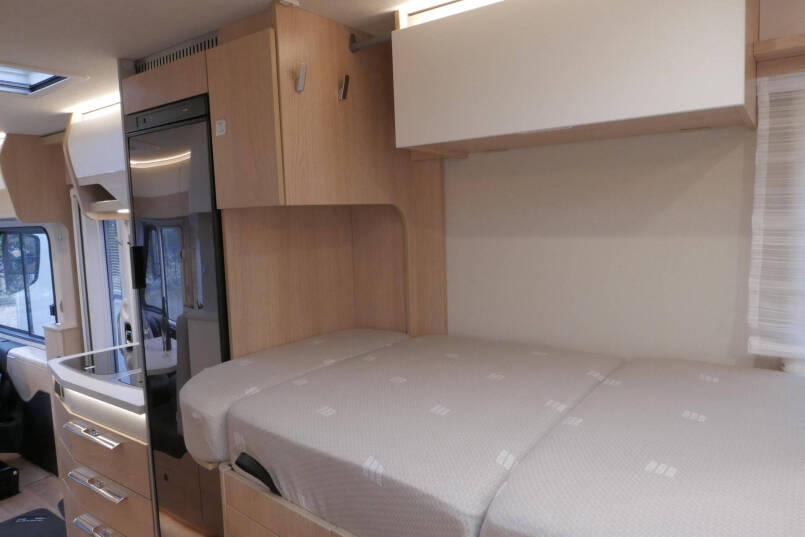 Hymer BMC-I 580 | 2022 | Bovenkatjes | 4430 kg |  XXL bed | 170 pk automaat | Mercedes-Benz | 44