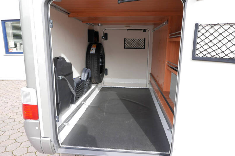 Hymer B 588 | Serra Grijs | Automaat | Levelsysteem | Lithium | Enkele bedden | 12