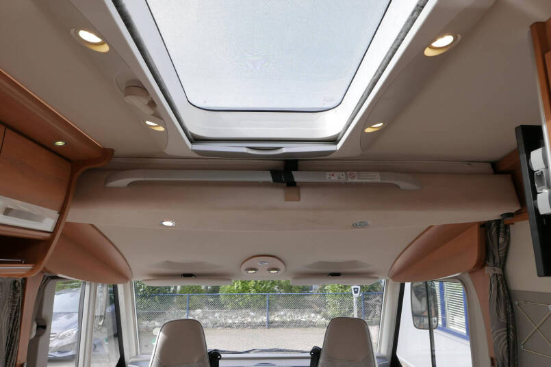 Hymer B 588 | Serra Grijs | Automaat | Levelsysteem | Lithium | Enkele bedden | 42