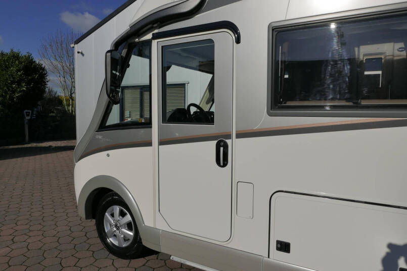 Carthago Chic C-Line 4.9 LE L | Mercedes-Benz | 177 PK | 9G AUTOMAAT | Hefbed | Airco | 21