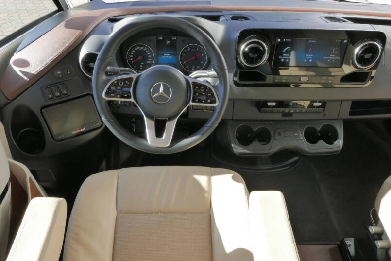 Carthago Chic C-Line 4.9 LE L | Mercedes-Benz | 177 PK | 9G AUTOMAAT | Hefbed | Airco | 24