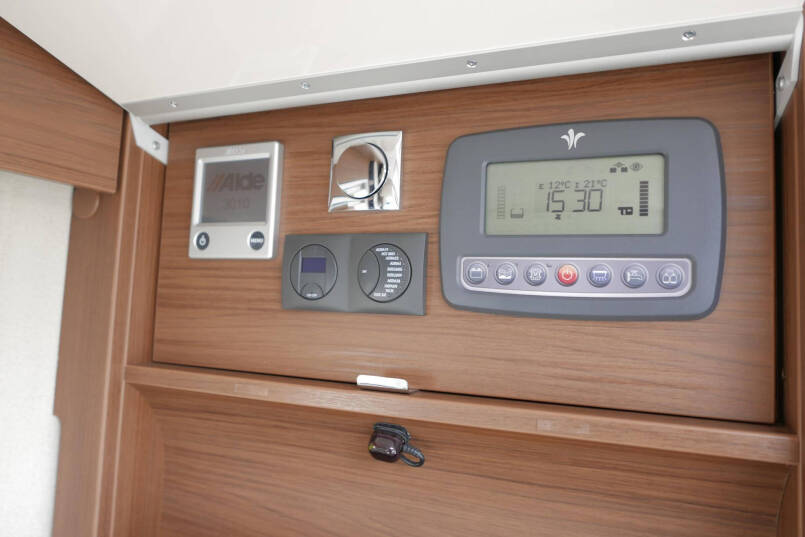 Niesmann + Bischoff Arto 66 F | Queensbed | 3.0 Automaat | Alde verwarming | 32