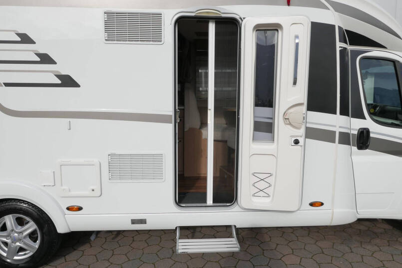 Hymer T 678 CL | Enkele bedden | Hefbed | Airco | Schotel | 13