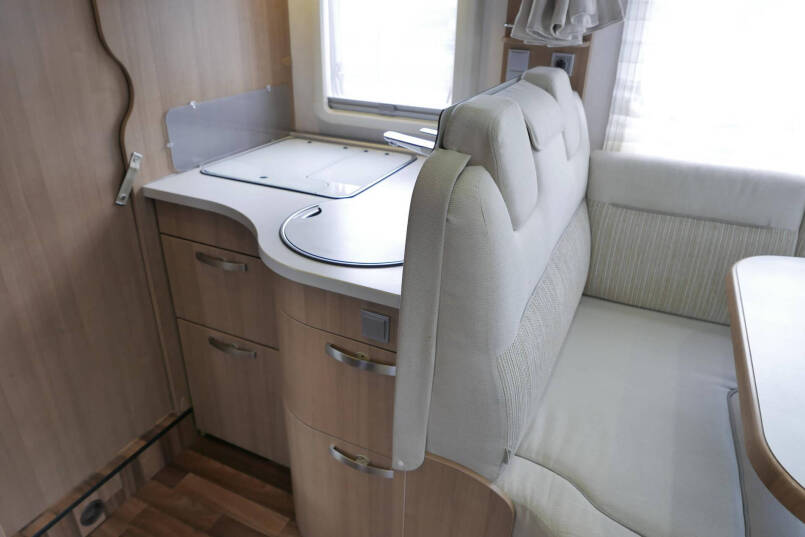 Hymer T 678 CL | Enkele bedden | Hefbed | Airco | Schotel | 31