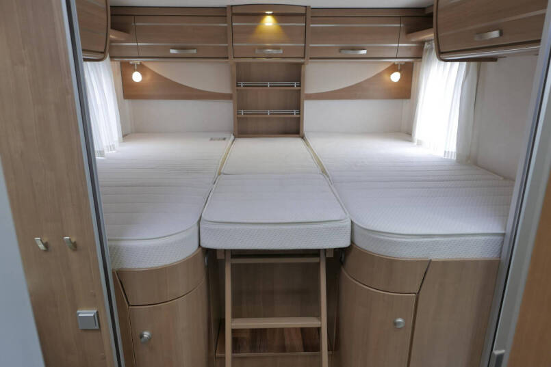 Hymer T 678 CL | Enkele bedden | Hefbed | Airco | Schotel | 35