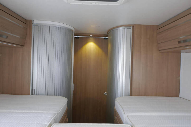 Hymer T 678 CL | Enkele bedden | Hefbed | Airco | Schotel | 39