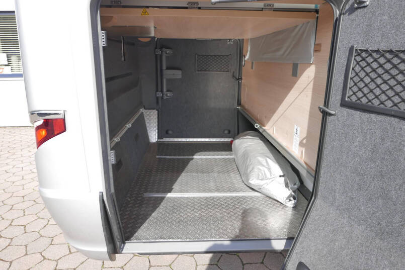 Hymer BML-I 790 MasterLine | Queensbed | Hefbed | Mercedes | Levelsysteem | 11