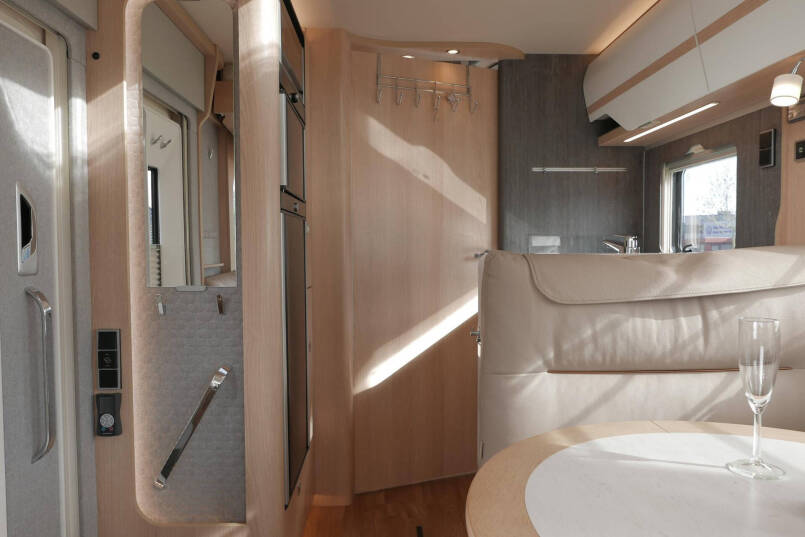 Hymer BML-I 790 MasterLine | Queensbed | Hefbed | Mercedes | Levelsysteem | 36