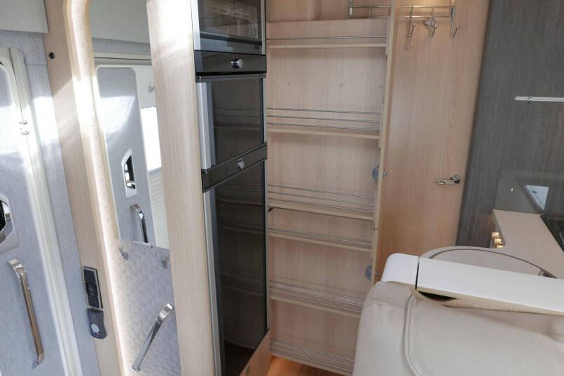 Hymer BML-I 790 MasterLine | Queensbed | Hefbed | Mercedes | Levelsysteem | 38