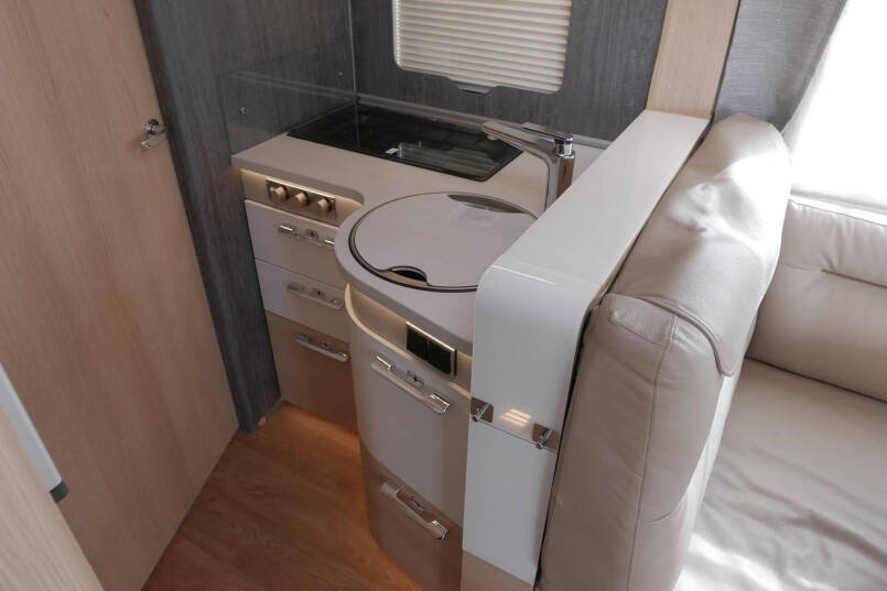 Hymer BML-I 790 MasterLine | Queensbed | Hefbed | Mercedes | Levelsysteem | 42