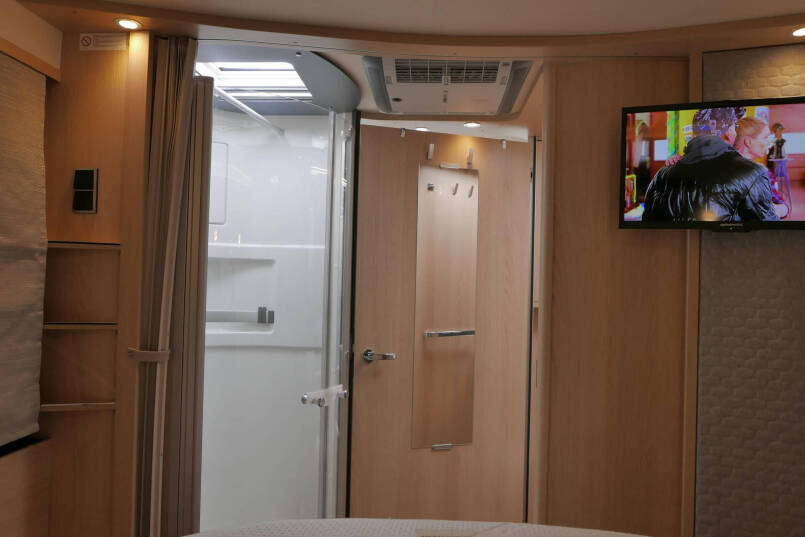 Hymer BML-I 790 MasterLine | Queensbed | Hefbed | Mercedes | Levelsysteem | 52