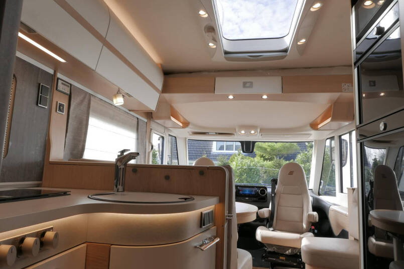 Hymer BML-I 790 MasterLine | Queensbed | Hefbed | Mercedes | Levelsysteem | 57