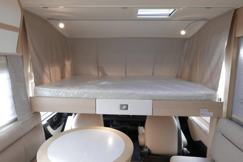 Hymer BML-I 790 MasterLine | Queensbed | Hefbed | Mercedes | Levelsysteem | 60