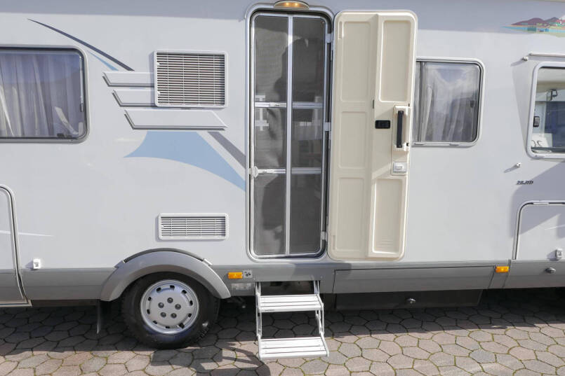 Hymer B 654 | Automaat | Frans bed | Hefbed | Airco | Ruime zit | 16