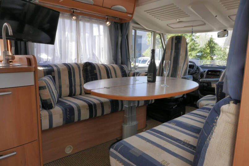 Hymer B 654 | Automaat | Frans bed | Hefbed | Airco | Ruime zit | 25