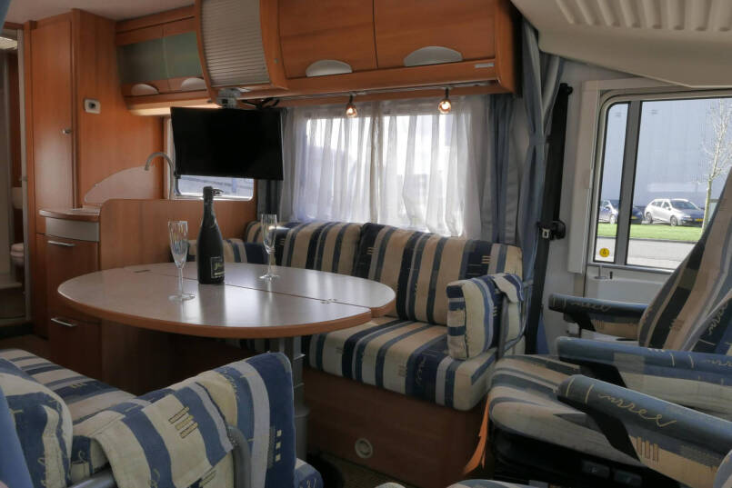Hymer B 654 | Automaat | Frans bed | Hefbed | Airco | Ruime zit | 26