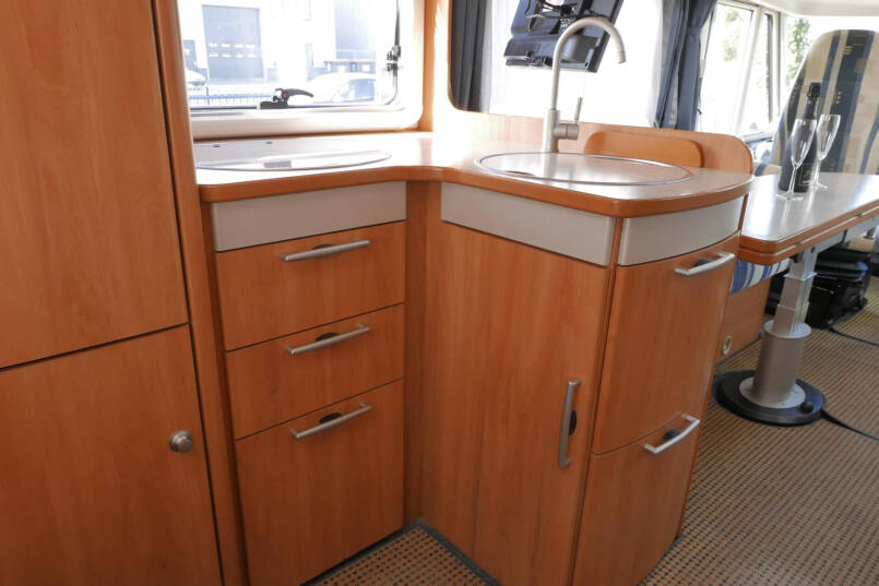 Hymer B 654 | Automaat | Frans bed | Hefbed | Airco | Ruime zit | 35