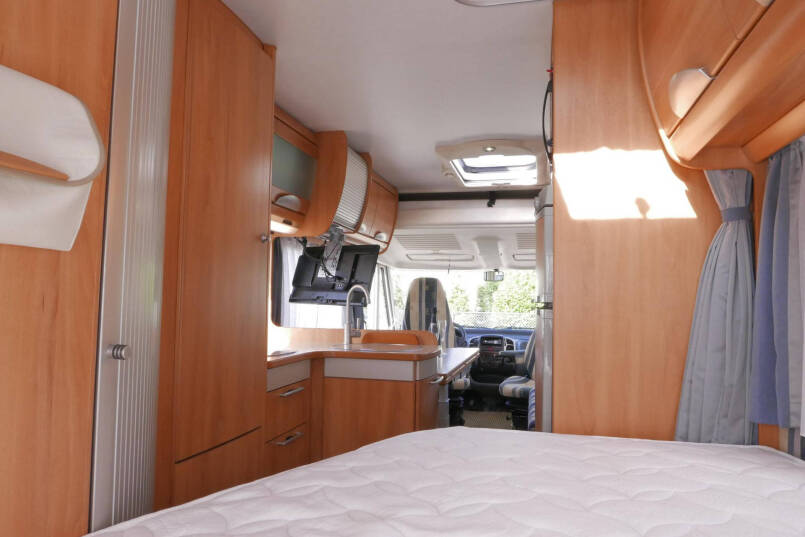 Hymer B 654 | Automaat | Frans bed | Hefbed | Airco | Ruime zit | 42