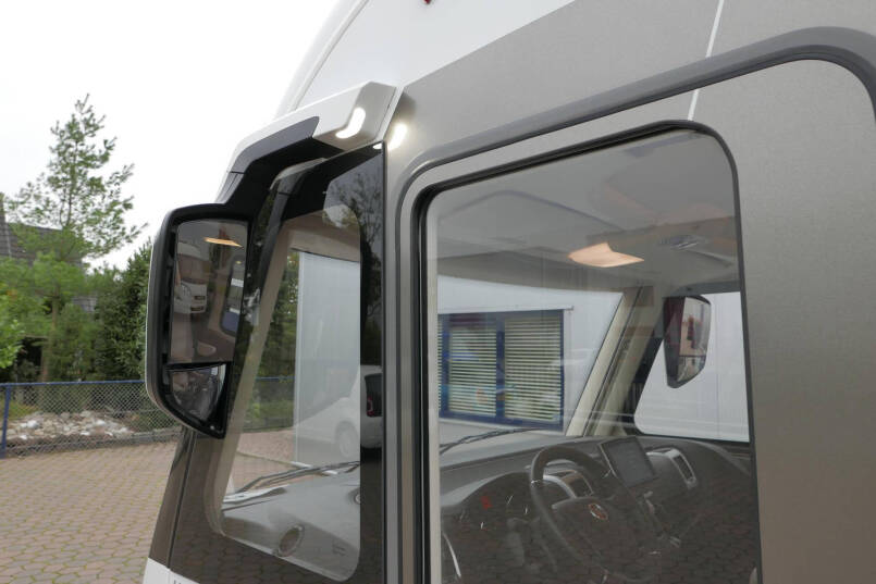 Hymer B-SL 704 SupremeLine 180 pk | Automaat | Levelsysteem| Enkele bedden | Hefbed | 22