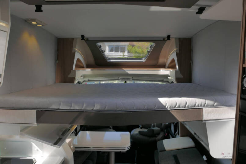 Adria Matrix M 670 DC New Line | Queensbed | Hefbed | Face to Face | Luchtvering | 44