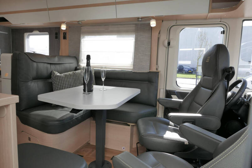 Hymer BML-I 780 MasterLine | Vol luchtvering | Bovenkastjes | Lithium | Mercedes AL-KO | 30