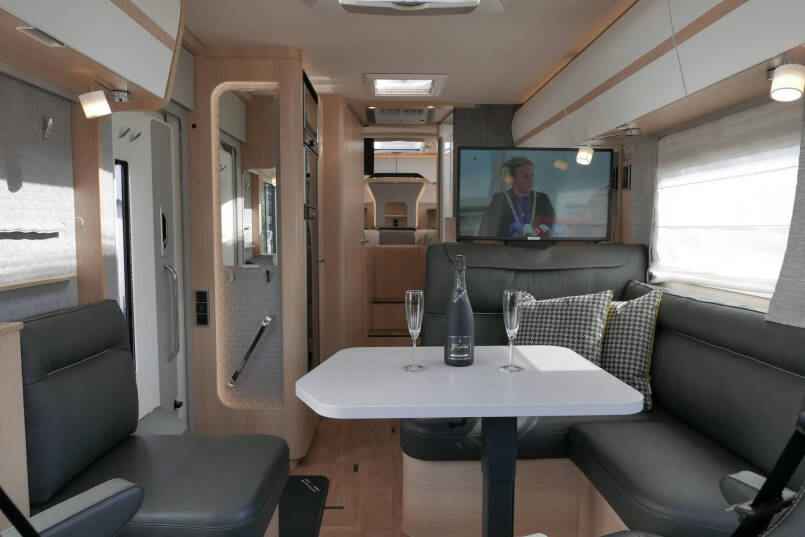 Hymer BML-I 780 MasterLine | Vol luchtvering | Bovenkastjes | Lithium | Mercedes AL-KO | 32