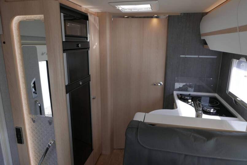 Hymer BML-I 780 MasterLine | Vol luchtvering | Bovenkastjes | Lithium | Mercedes AL-KO | 38