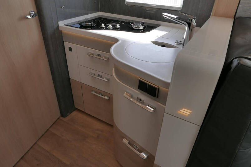 Hymer BML-I 780 MasterLine | Vol luchtvering | Bovenkastjes | Lithium | Mercedes AL-KO | 41