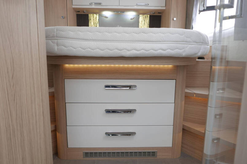 Niesmann + Bischoff Arto 78 F | Queensbed | Automaat | Levelsysteem | Luchtvering | 49