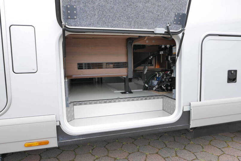 Carthago Chic E-Line 50 LE DA | Silverline | Mercedes-Benz | Levelsysteem | Zonnepanelen | 13