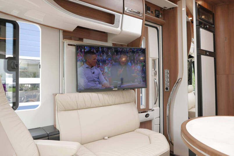 Carthago Chic E-Line 50 LE DA | Silverline | Mercedes-Benz | Levelsysteem | Zonnepanelen | 26