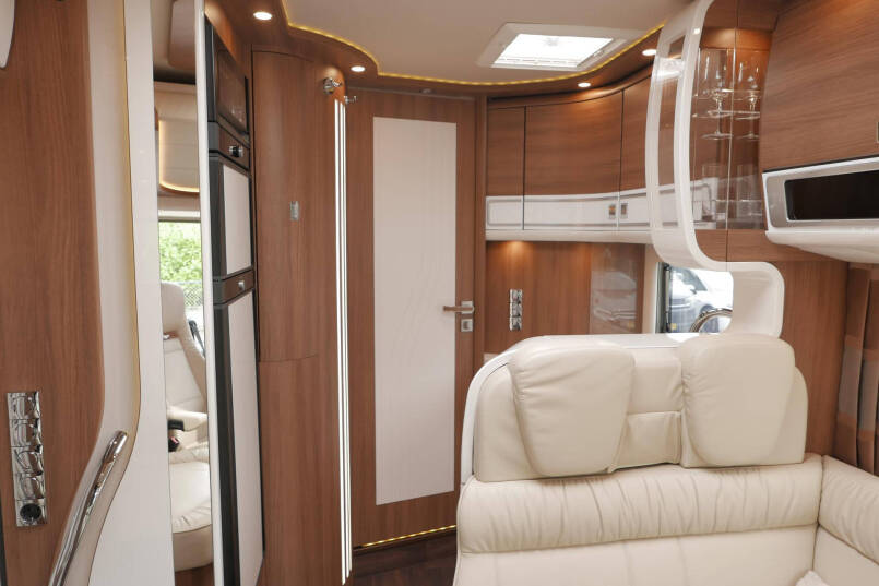 Carthago Chic E-Line 50 LE DA | Silverline | Mercedes-Benz | Levelsysteem | Zonnepanelen | 27