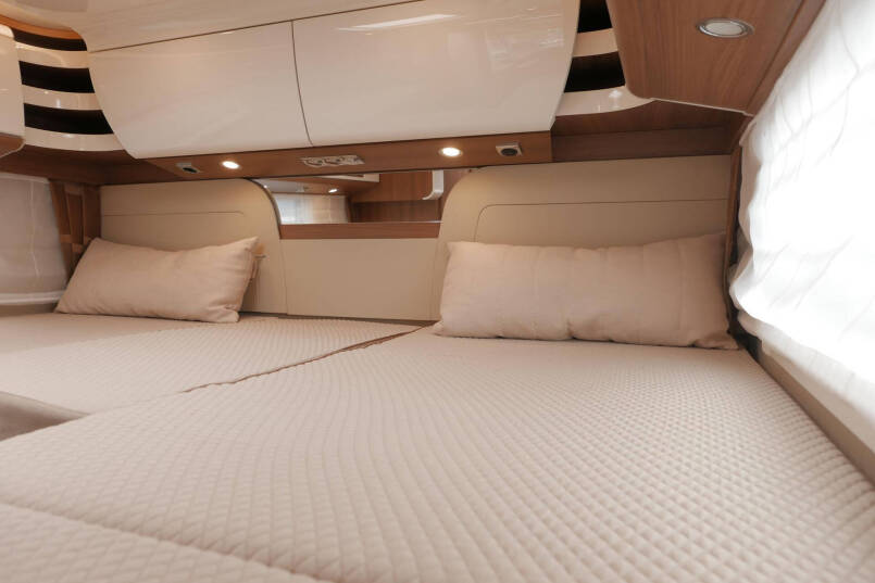 Carthago Chic E-Line 50 LE DA | Silverline | Mercedes-Benz | Levelsysteem | Zonnepanelen | 41