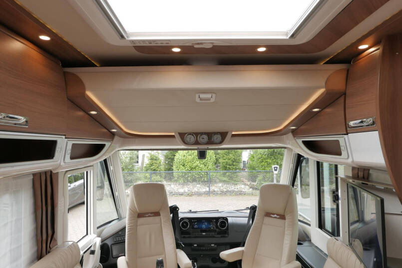 Carthago Chic E-Line 50 LE DA | Silverline | Mercedes-Benz | Levelsysteem | Zonnepanelen | 55