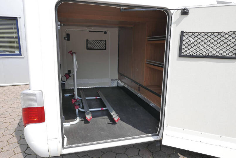 Hymer B 588 PL PremiumLine 180 pk Automaat | Levelsysteem | Enkele bedden | Hefbed | 11